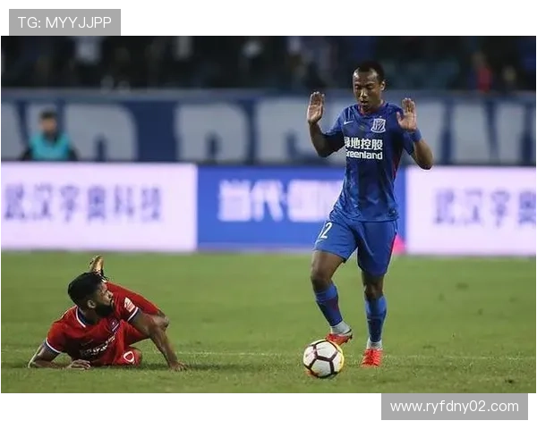 马尔蒂尼持续展现卓越比赛掌控力,球队表现稳健迎来关键胜利 马尔蒂尼持续展现卓越比赛掌控力,球队表现稳健迎来关键胜利