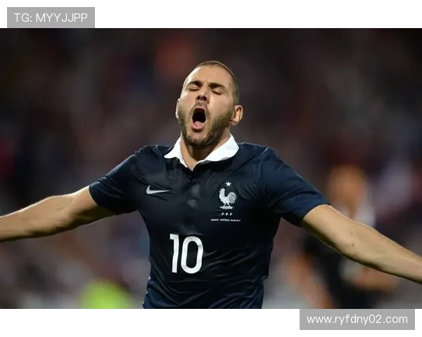 本泽马国家队地位争议：战术适配还是更衣室问题？