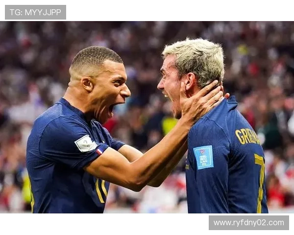 格里兹曼与姆巴佩战术角色对比:不同时代核心定位解析 格里兹曼与姆巴佩战术角色对比:不同时代核心定位解析