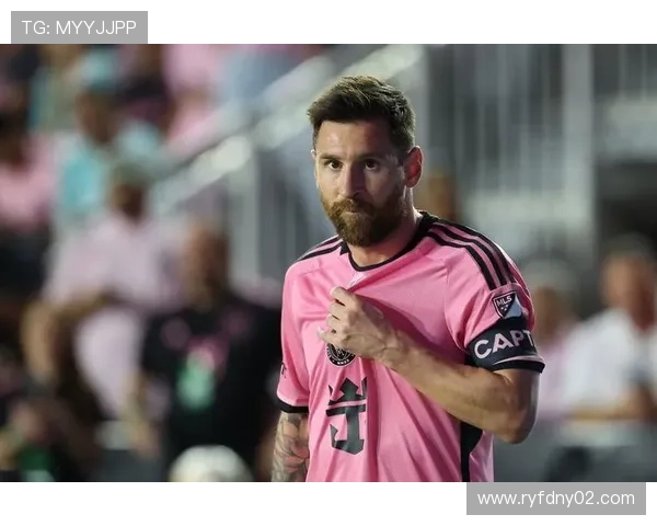 梅西 vs 贝利:跨时代球王的荣誉与比赛影响力对比 梅西 vs 贝利:跨时代球王的荣誉与比赛影响力对比