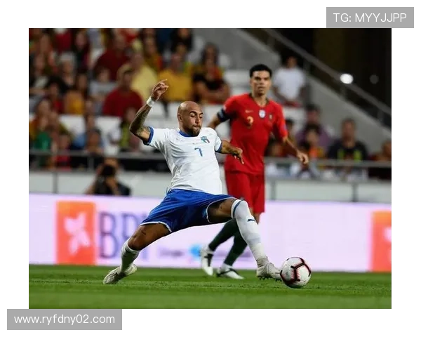 贝尼特斯执教理念强调战术纪律与防守组织，注重比赛控制与临场调整